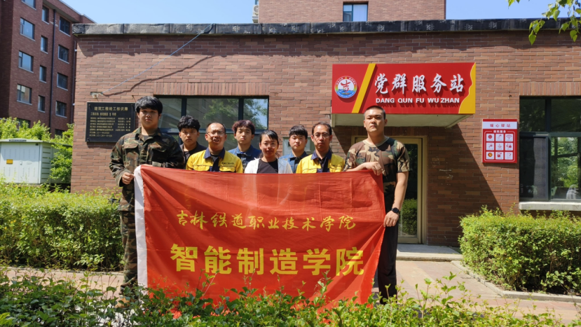 志愿服务师生合影