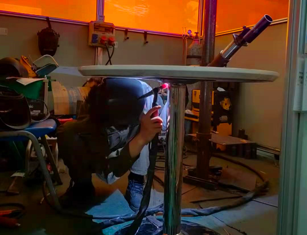 焊接修复不锈钢桌子