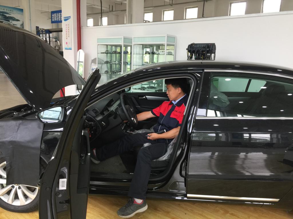 “技术能手”评选之汽车故障诊断排除比赛现场